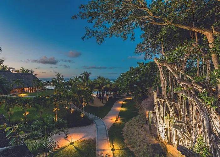 Pointe aux Canonniers hotels near Mont Choisy Le Golf