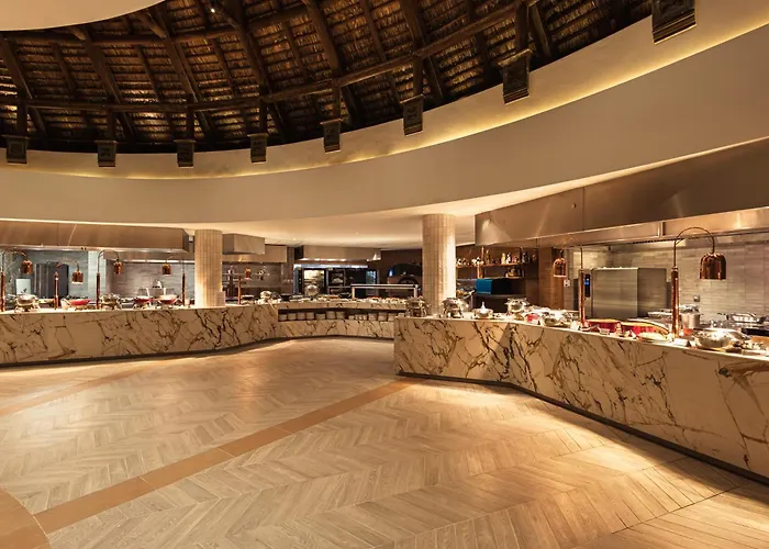 Flic en Flac Hotels near Sir Seewoosagur Ramgoolam Airport (MRU)